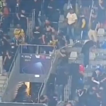 Violențe la meciul FCSB-Petrolul Ploiești: Jandarmii au folosit gaze lacrimogene, iar unii suporteri s-au bătut cu forțele de ordine