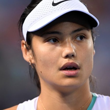 Emma Răducanu s-a retras de la turneul China Open din cauza unei accidentări.