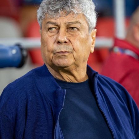 Discursul selecționerului Mircea Lucescu în vestiar, după meciul cu Lituania: „Bravo tuturor pentru că nu ați cedat niciun moment”.