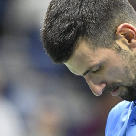 Novak Djokovic, numărul 2 mondial în clasamentul ATP, a fost eliminat surprinzător în turul al treilea al US Open.