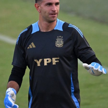 Portarul argentinian Emiliano Martinez a fost pedepsit de FIFA pentru „comportament ofensator”