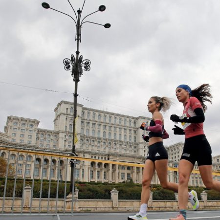 Restricții de trafic în Capitală cauzate de Maratonul București: 12.000 de alergători vor concura în acest weekend.