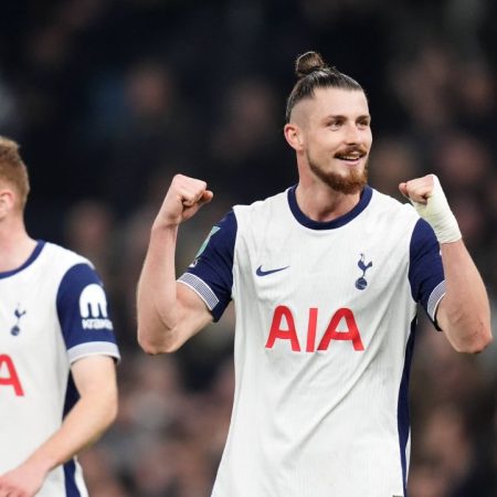 Ce au scris englezii despre Radu Drăgușin după meciul Tottenham – Manchester City 2-1! Nota primită de internaționalul român.