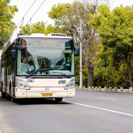 Şase linii de transport public vor avea program prelungit duminică pentru spectatorii meciului Dinamo-FCSB.