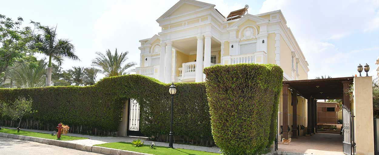 Yasmeen Greenland | Villa