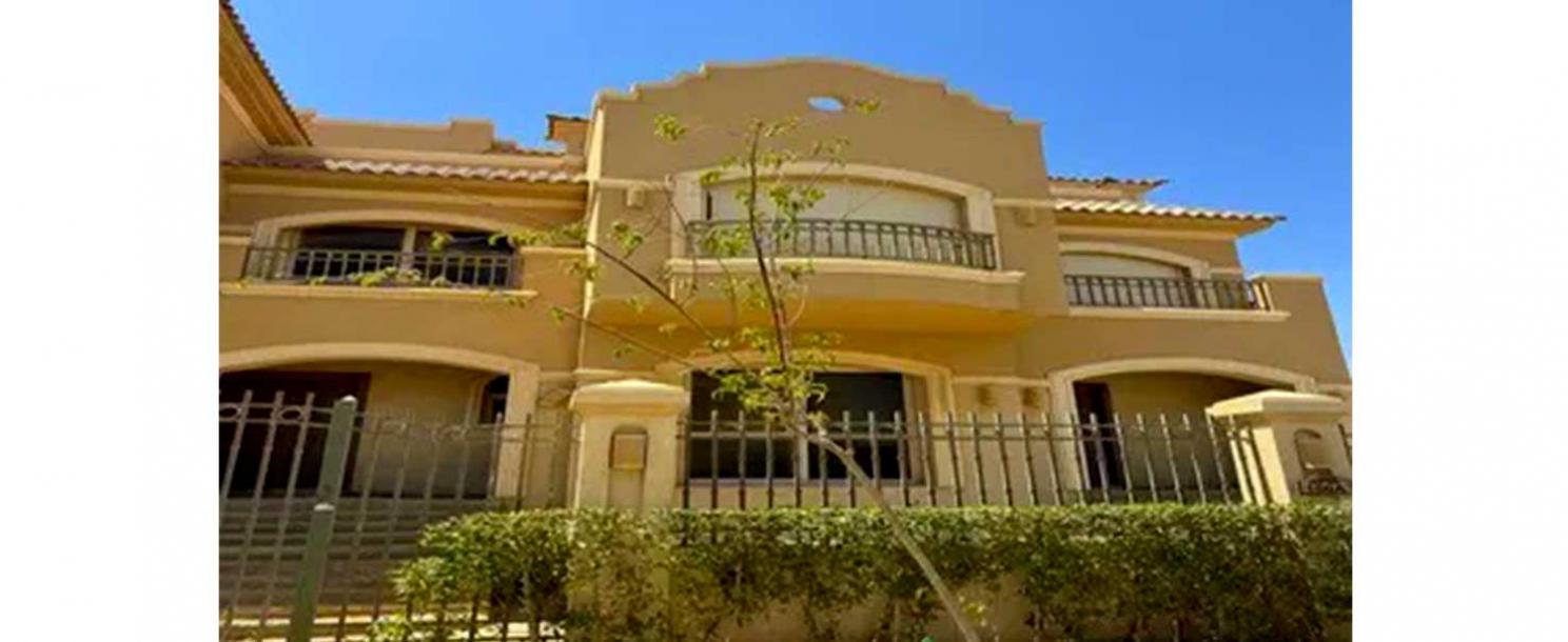 El Patio | Twin House