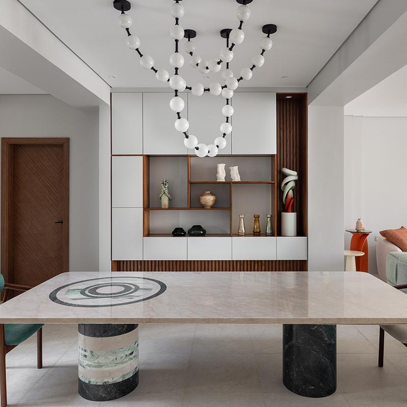 Iris dining table
