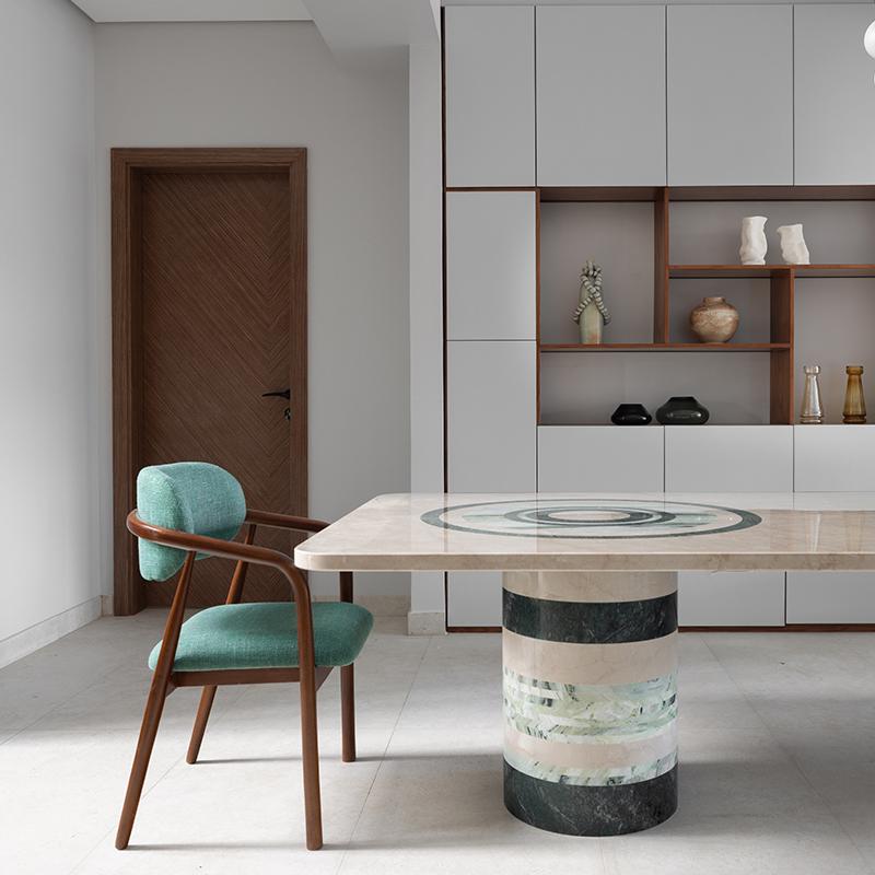Iris dining table