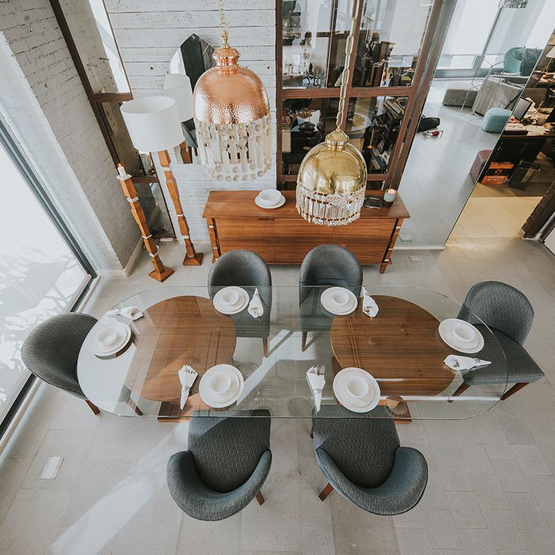 Iris dining table