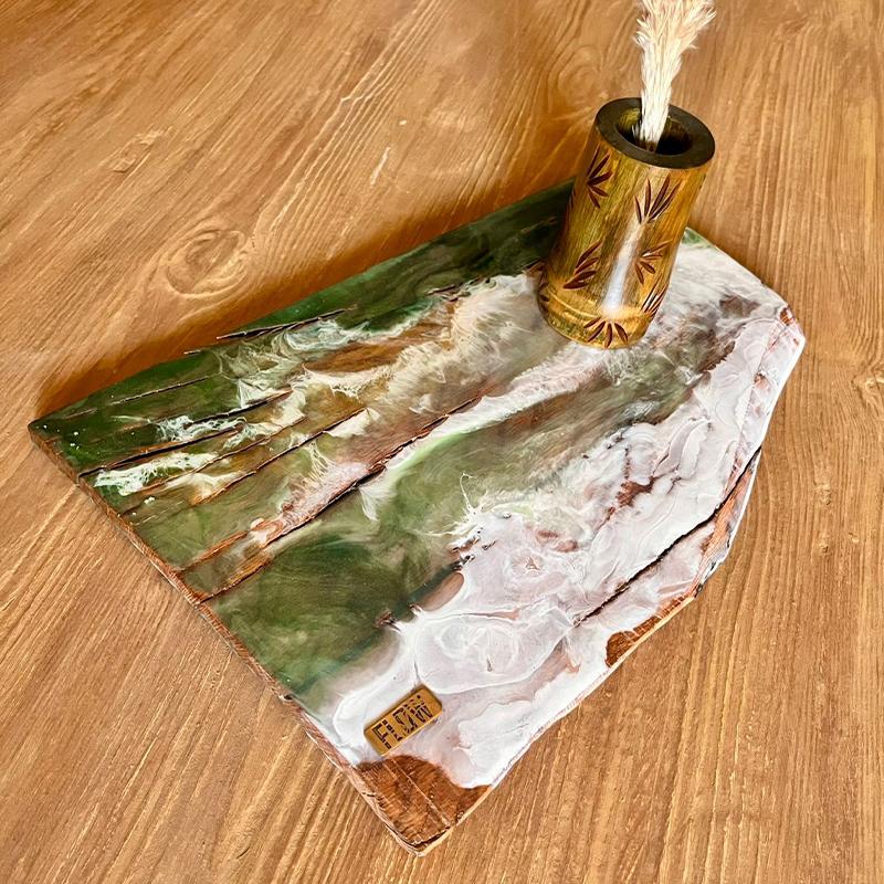 Green sea/ oak table centerpiece