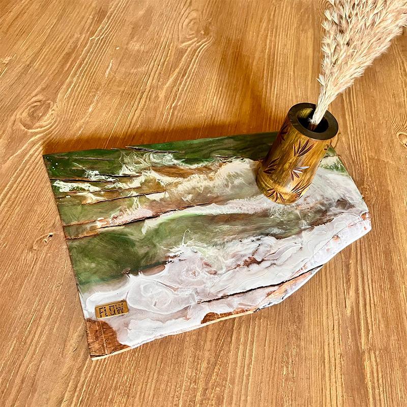 Green sea/ oak table centerpiece