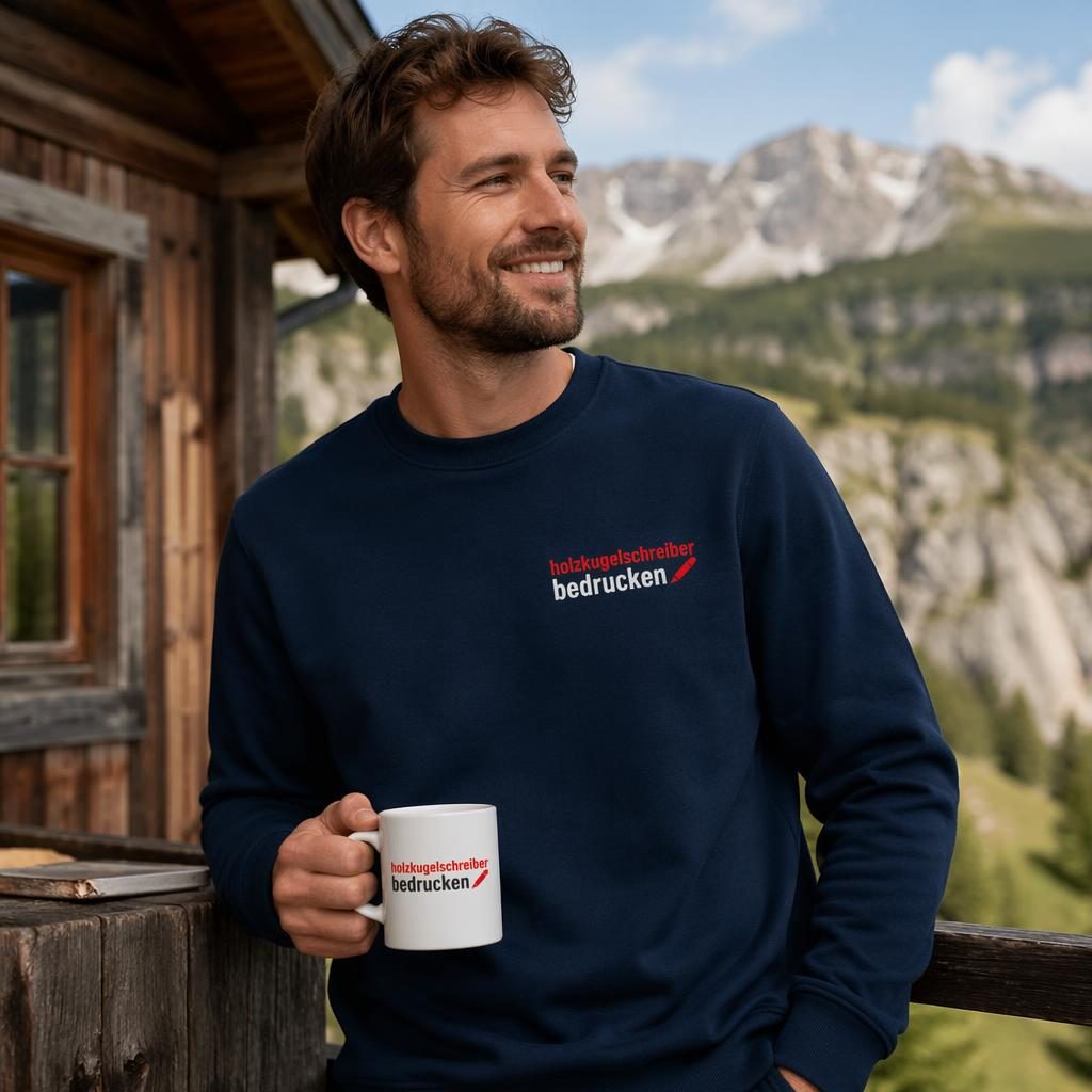 Fotorealistisches Navy Sticker Pack im Outdoor-Lifestyle-Look mit kleinem Logo links, rote und weiße Akzente