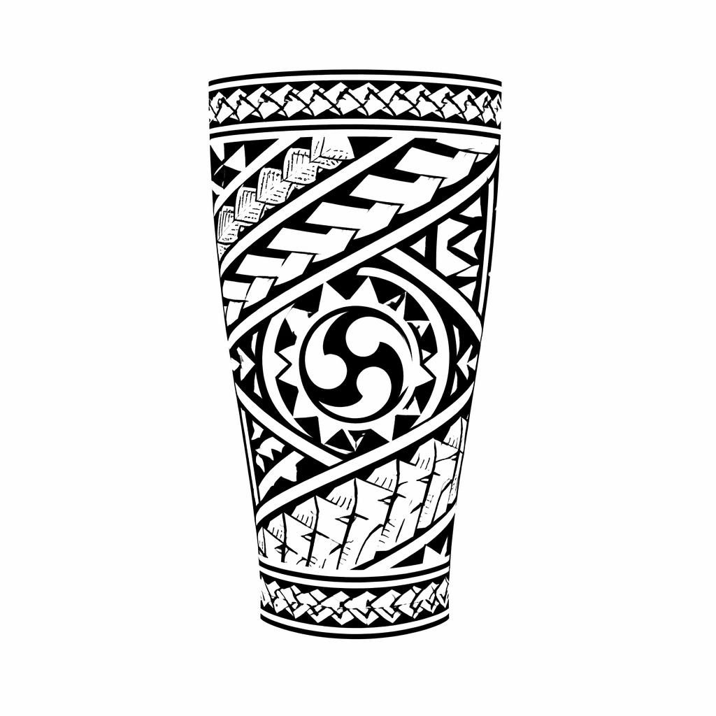 Samoanisches Tribal-Tattoo-Design als kleines Calf-Wrap auf weißem Papier, mit scharfen Linien und hohem Kontrast.