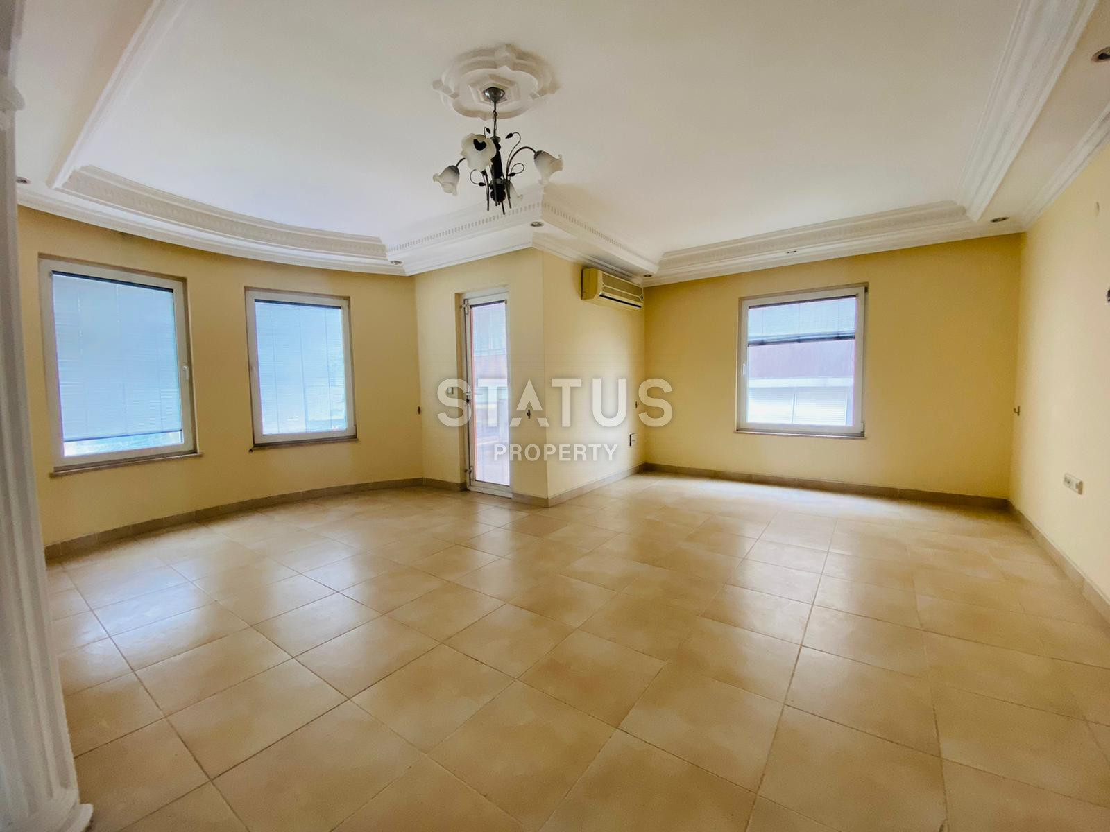 Three-room apartment in the center of Alanya, 500 meters from Cleopatra beach, 125m2 фото 1