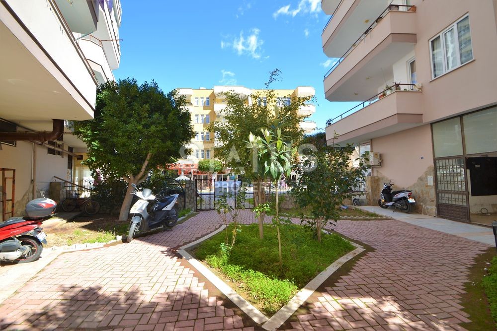 Inexpensive apartment in the center of Mahmutlar with inexpensive complex maintenance. фото 1