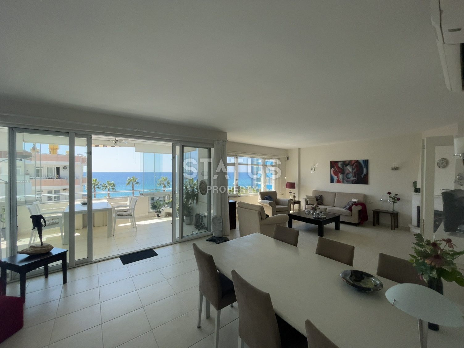 Apartment on the first coast, in the prestigious area of Tosmur, 185 sq.m. фото 1