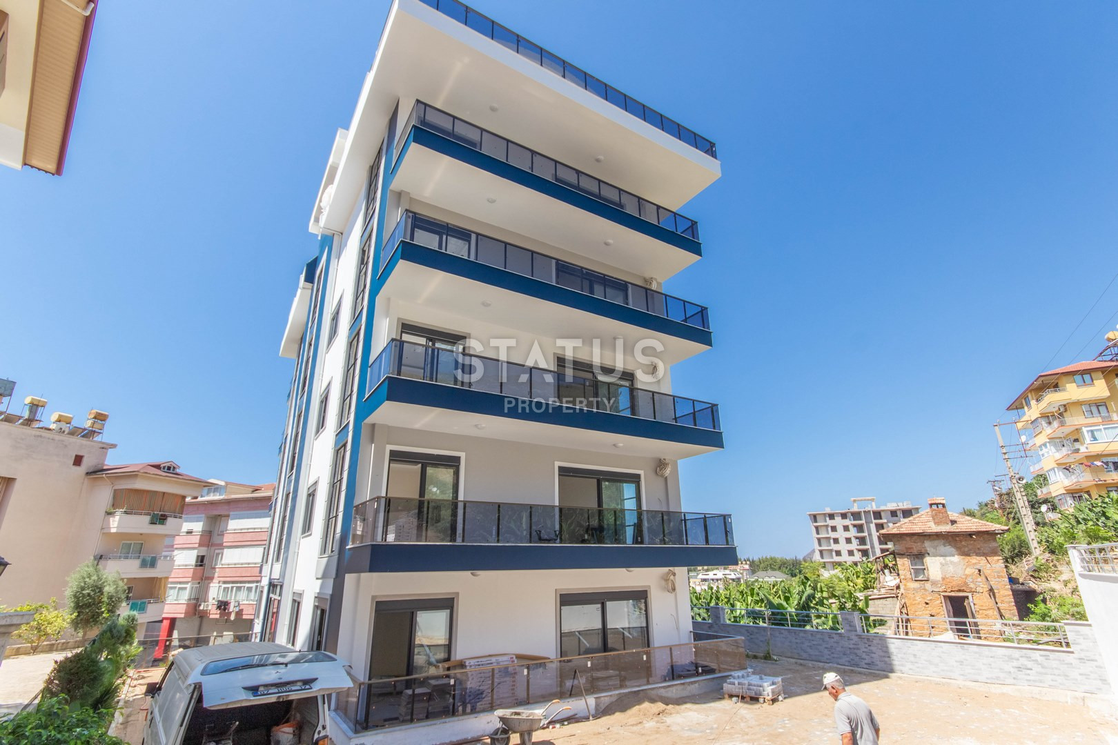 Advantageous offer 3+1 with a separate kitchen in the center of Alanya! фото 1