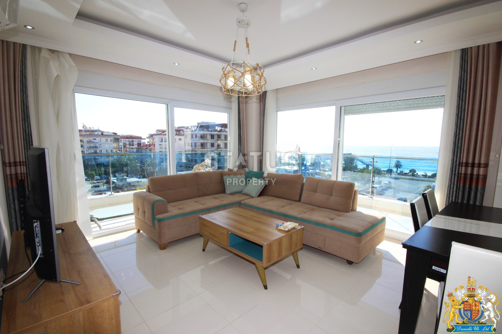 Комфортабельные апартаменты 4+1 с видом на Средиземное море в районе Кестель, 220 кв.м. фото 1