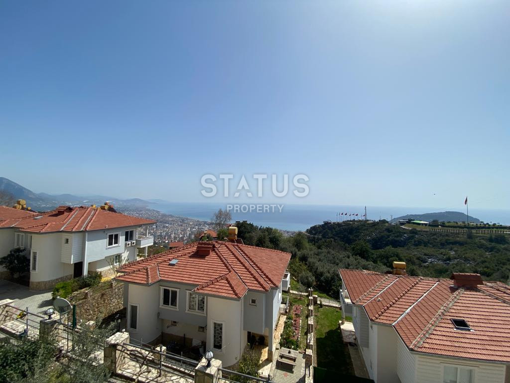 Villa overlooking Alanya and the sea at an attractive price. 170m2 фото 1