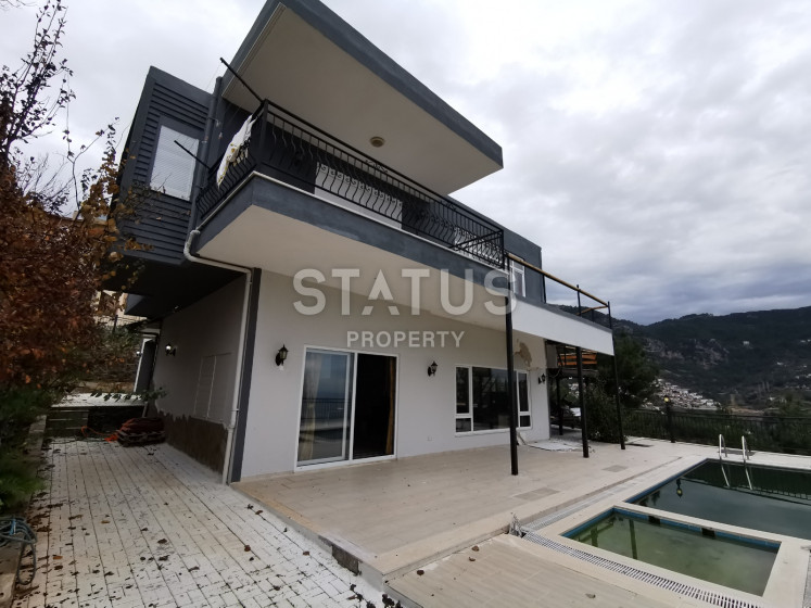Villa overlooking the city and the sea in the popular area of Tepe. 672m2 photos 1