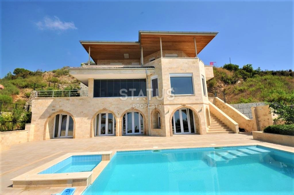 Luxury three-level villa Kargicak, 350m2 фото 1