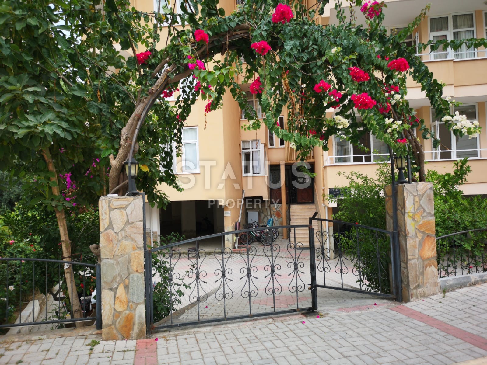 Three-room apartment in the center of Mahmutlar, 100 m2 фото 1