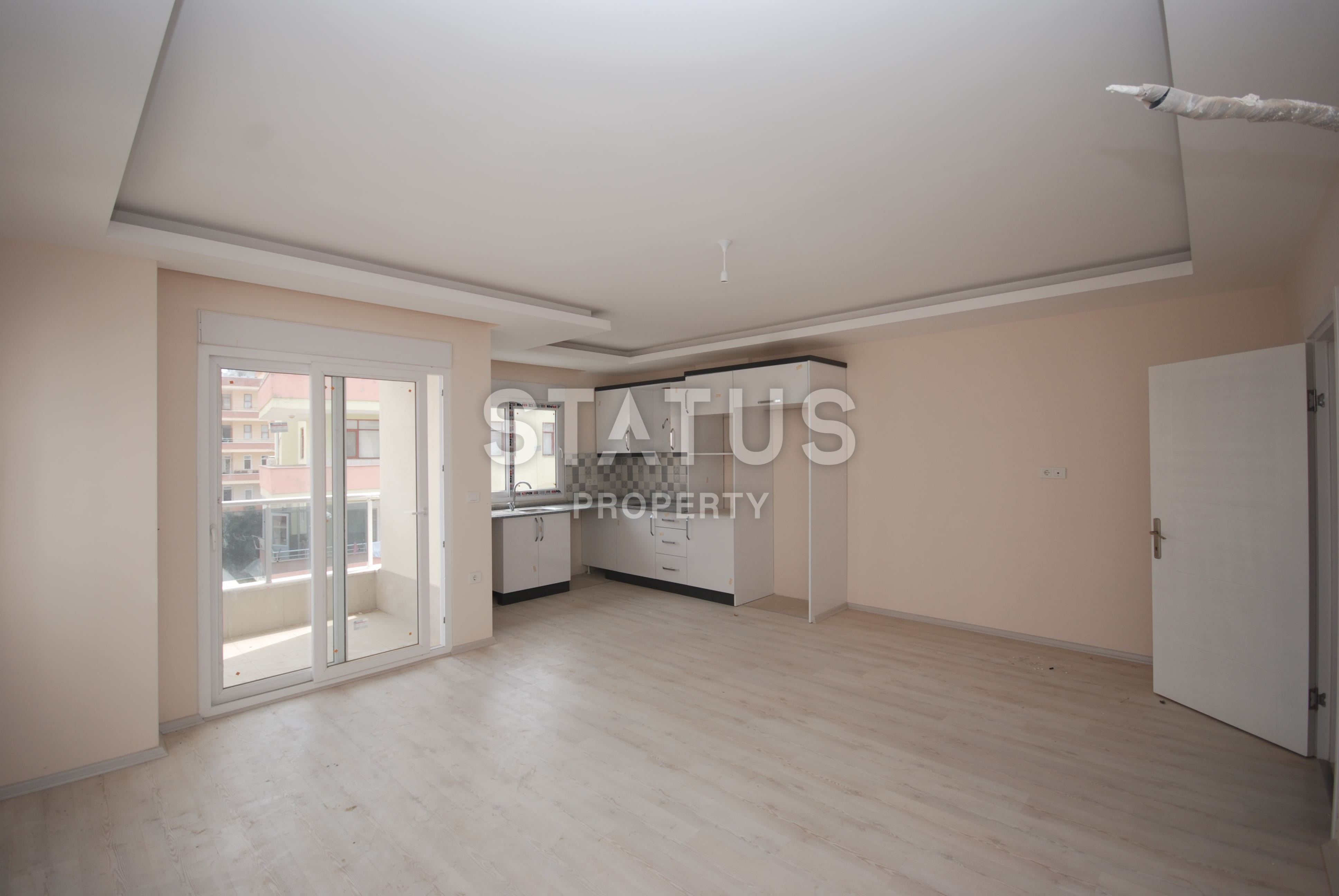 Three-room apartment renovated at a great price in a new complex, 80 m2. фото 2