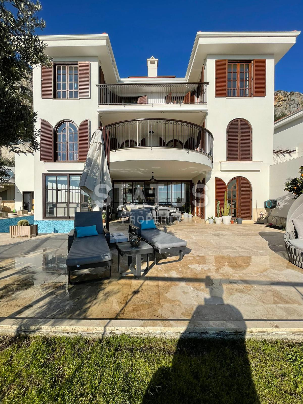Luxurious villa with a garden 6+2 in the Bektash area. 390m2 +590m2 фото 1