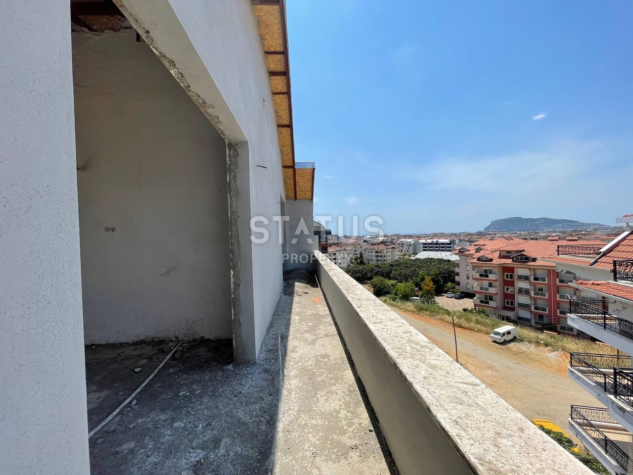 Duplex 3+1 overlooking the sea and Calais in a residential complex under construction in OBA. 165m2 фото 2