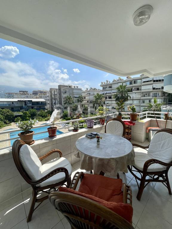 Spacious three-room apartment 50m from the sea. 135m2 фото 1