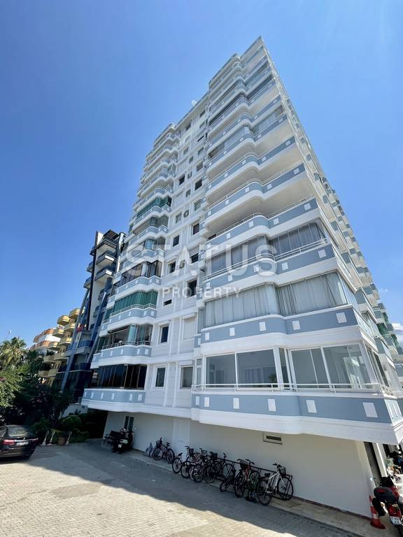 Spacious three-room apartment 50m from the sea. 135m2 фото 2