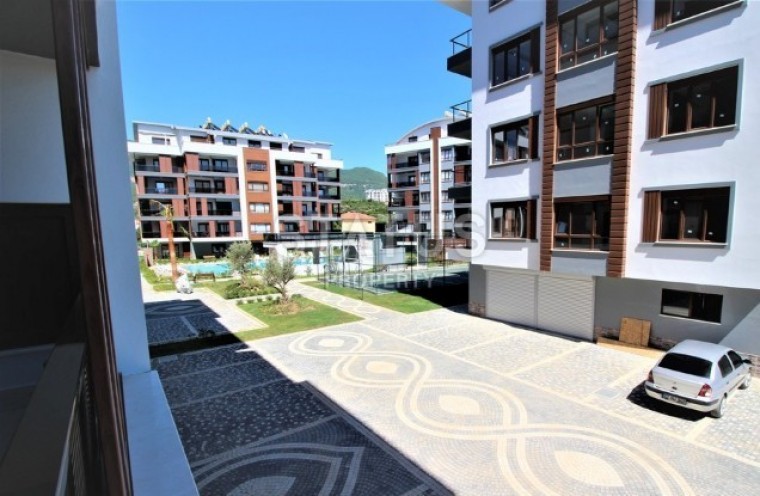 Spacious apartment 3+1 in a complex with a swimming pool in Oba, 160 m2 photos 1