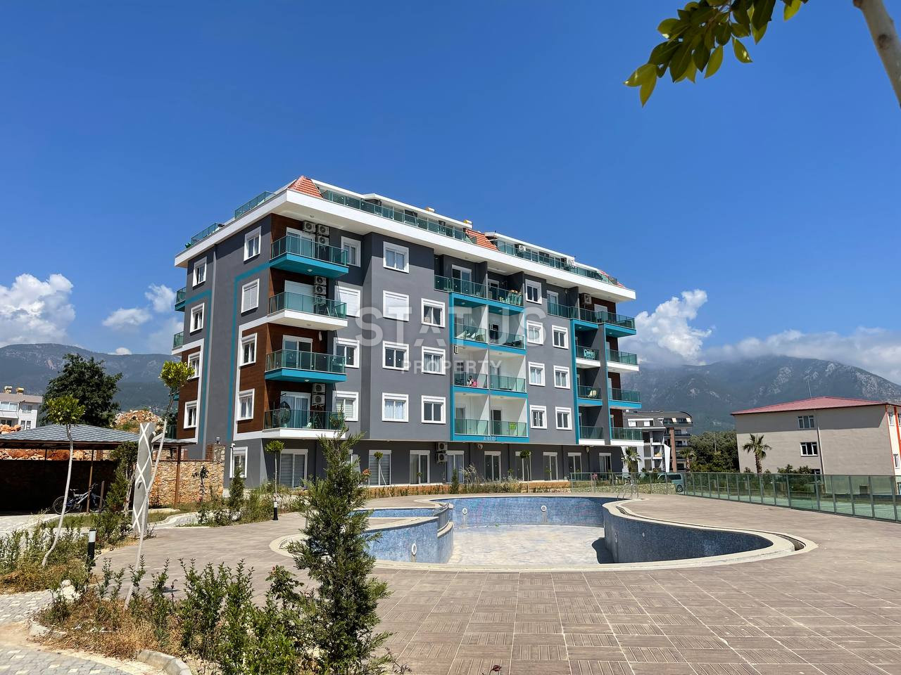 Three-room apartment in a new complex in Oba, 90m2 фото 1