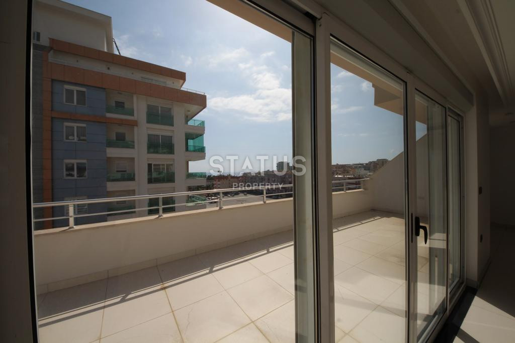 Spacious duplex in the center of Alanya with sea view 400 m2. фото 2