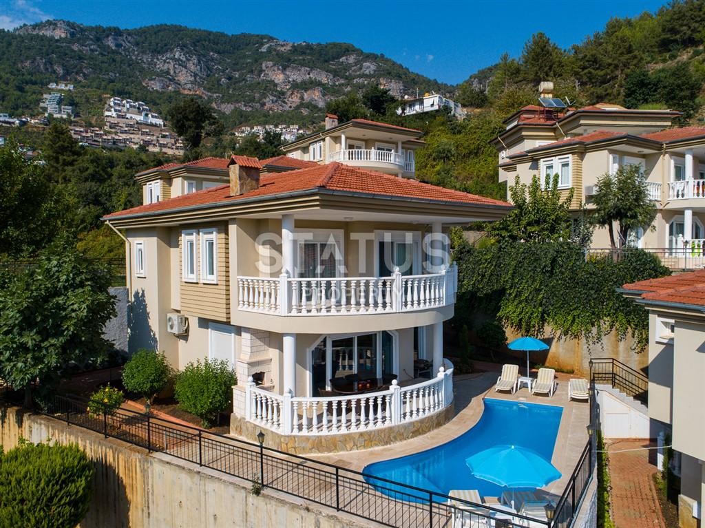 Stunning villa with private pool in the center of Alanya at a great price 200 sq.m. фото 1