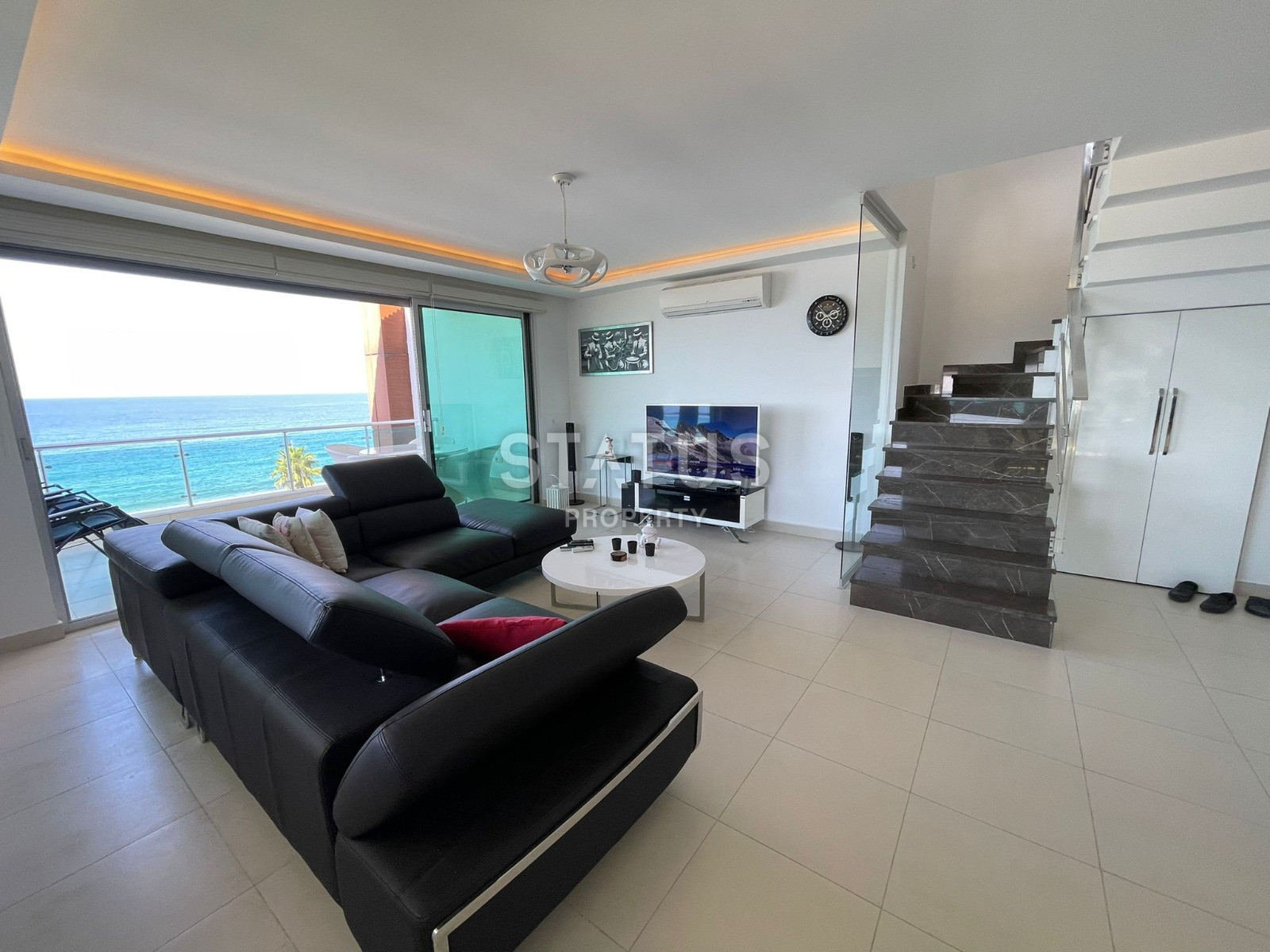 Luxurious view penthouse in Kestel with a 3+1 layout and a total area of 170 m2. фото 2