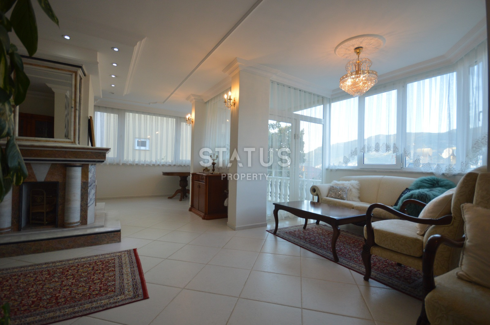 Penthouse 4+1 in the central part of Alanya with mountain views. 340m2 фото 1