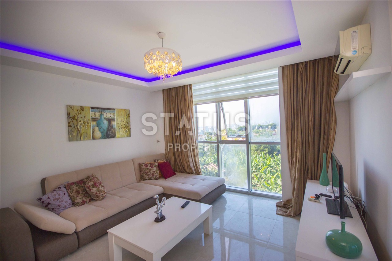 Three-room apartment with furniture in Kargicak area, 110 m2. фото 1