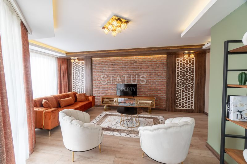 Luxurious 3+2 duplex apartment in the center of Alanya. фото 1