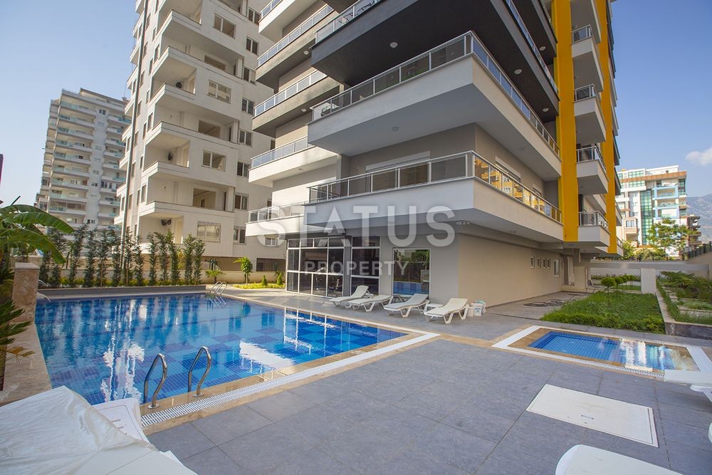 Large apartment with a small price in Mahmutlarei and sea view! 300 sq.m. фото 1