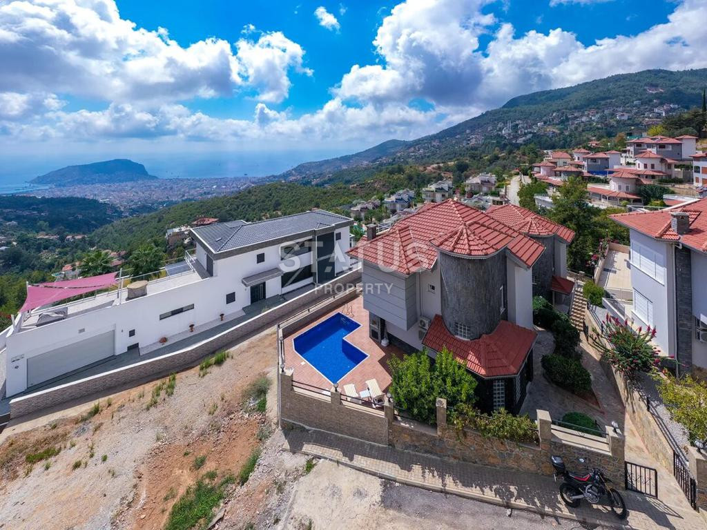Villa with stunning views of Alanya.280m2. фото 1