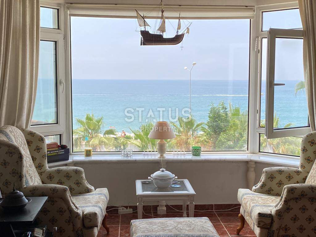 Three-room furnished apartment with direct sea view. 100m2 фото 2
