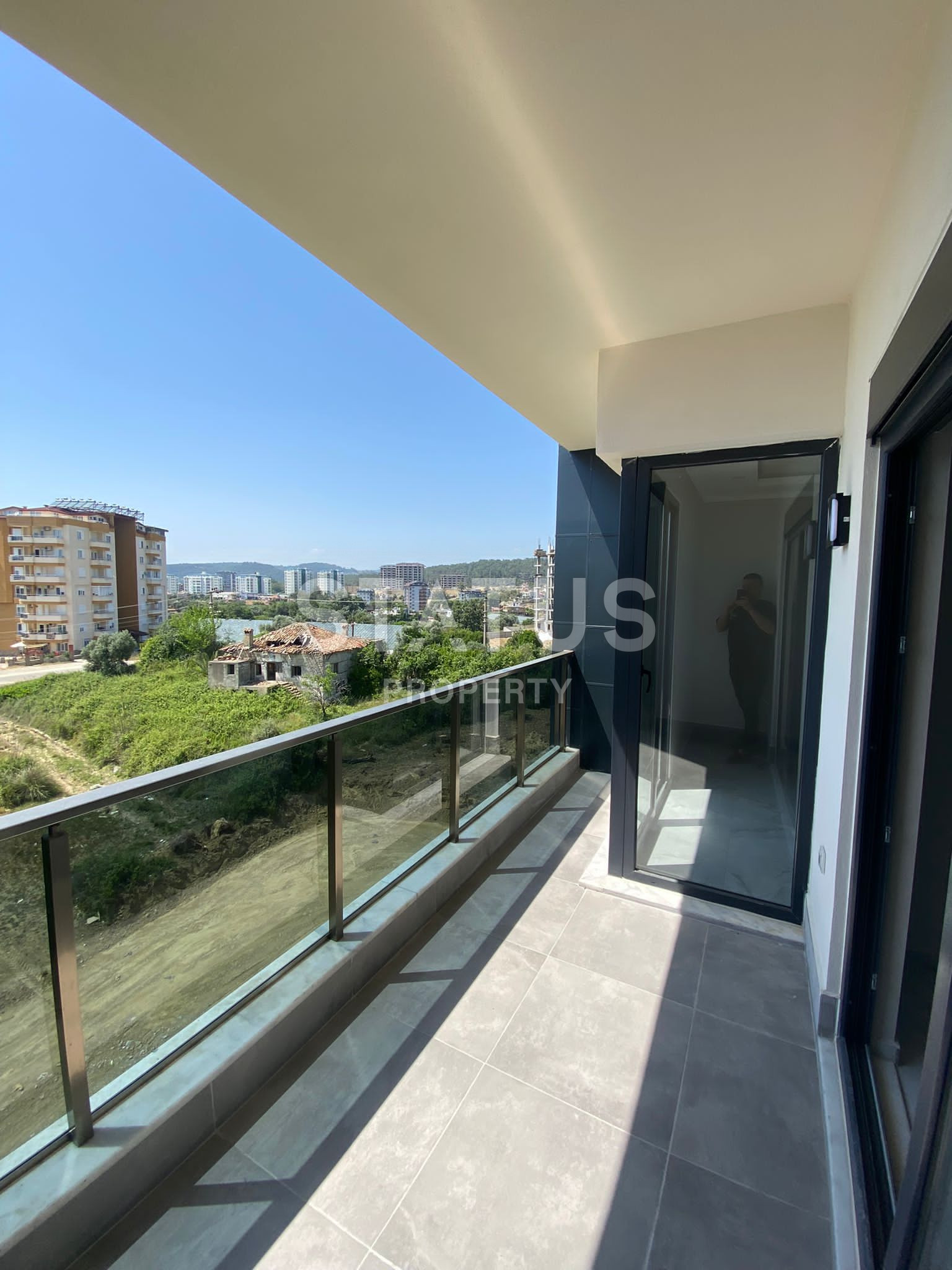 Spacious one-bedroom apartment in a new residential complex with full infrastructure in Avsallar. 65m2 фото 1
