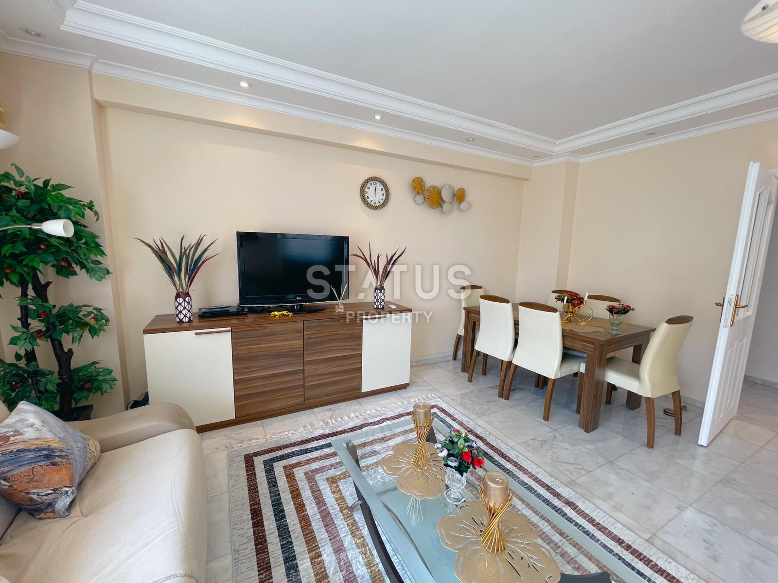 Three-room furnished apartment in the lower OBE. 110m2 фото 2