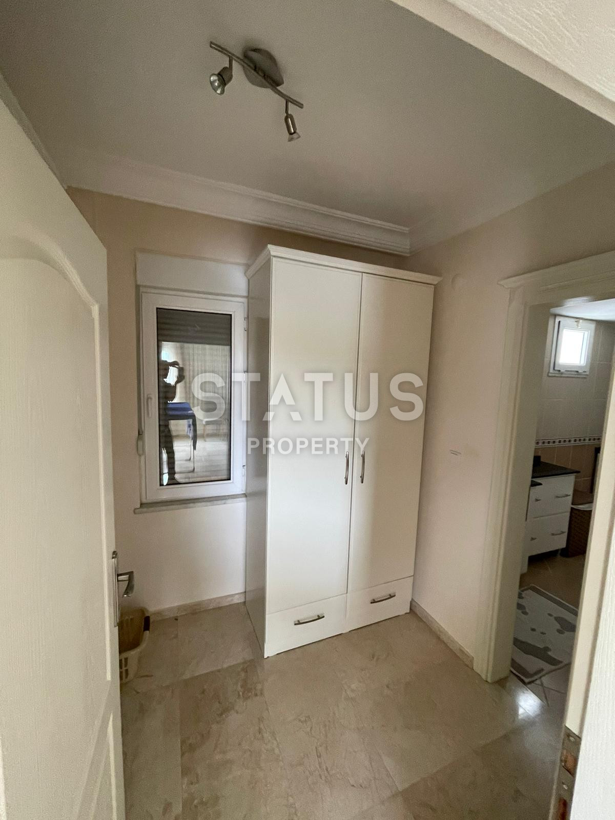 Three-room furnished apartment 800m from the sea in Demirtas. 160m2 фото 2
