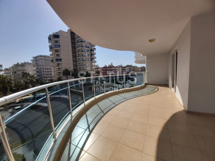 Three-room furnished apartment with a favorable location in Mahmutlar. 120m2 photos 1