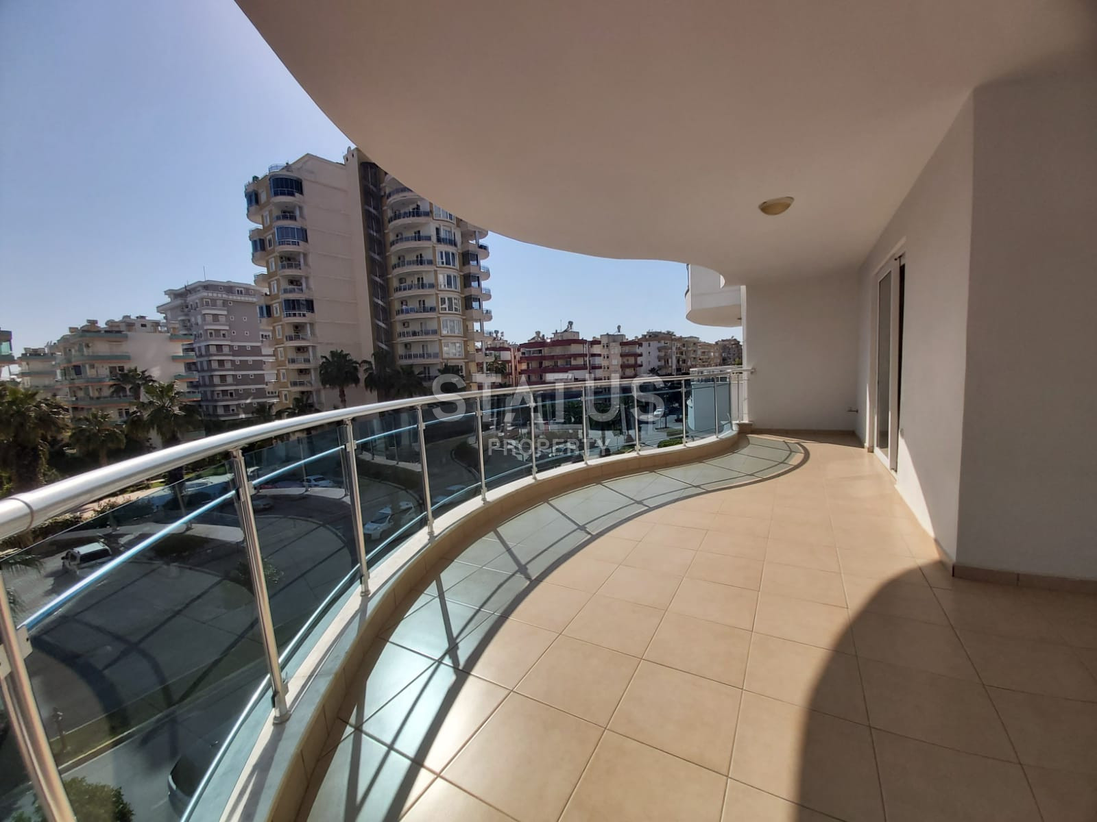 Three-room furnished apartment with a favorable location in Mahmutlar. 120m2 фото 1