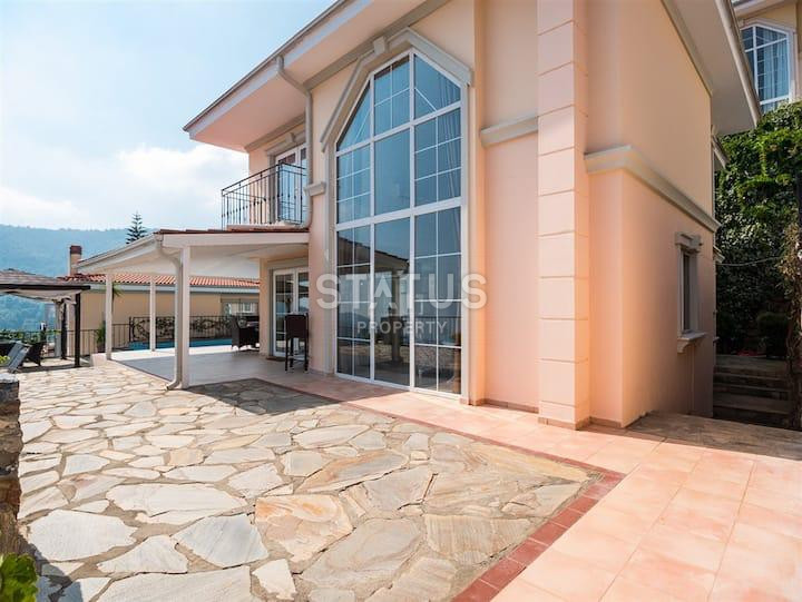 Bright cozy villa 4+1 in the foothills of Alanya in TEPE. 280m2 фото 1