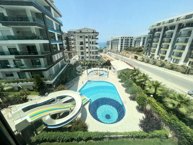 Three-room furnished apartment 200m from the sea in Kargicak. 120m2 фото 1