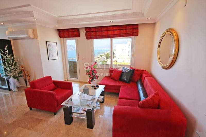 Huge Duplex overlooking the sea and the fortress of Alanya. 3+2 240m2 фото 1